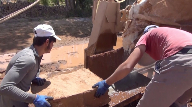 Taş ustalarının zorlu ekmek mücadelesi